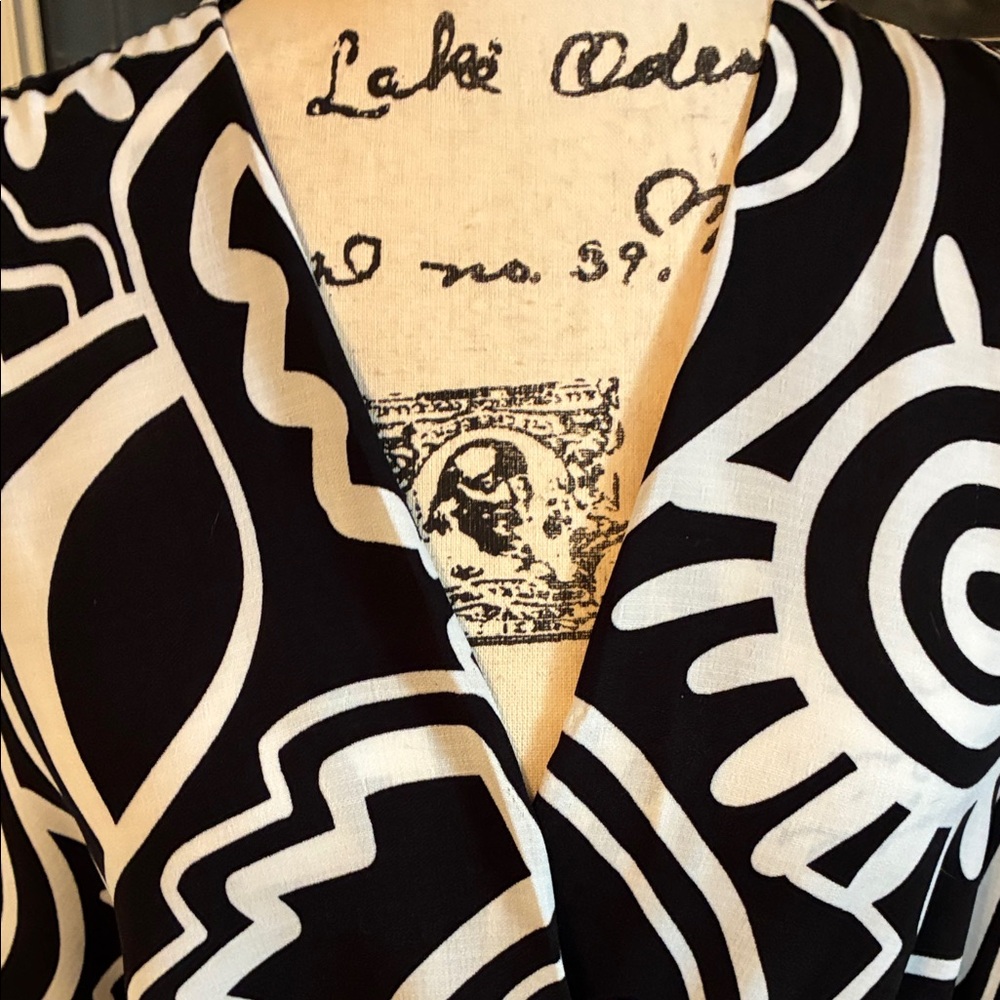 Black and White Patterned Women's Blouse - Picture 4 of 7